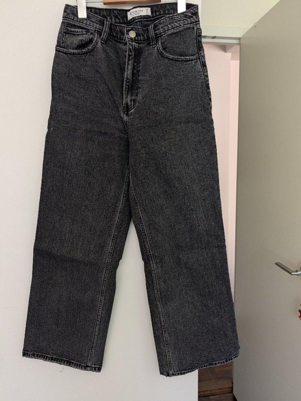 Abercrombie & Fitch Crop Wide Leg Ultra High Rise Jeans Washed Black Size 28/6R